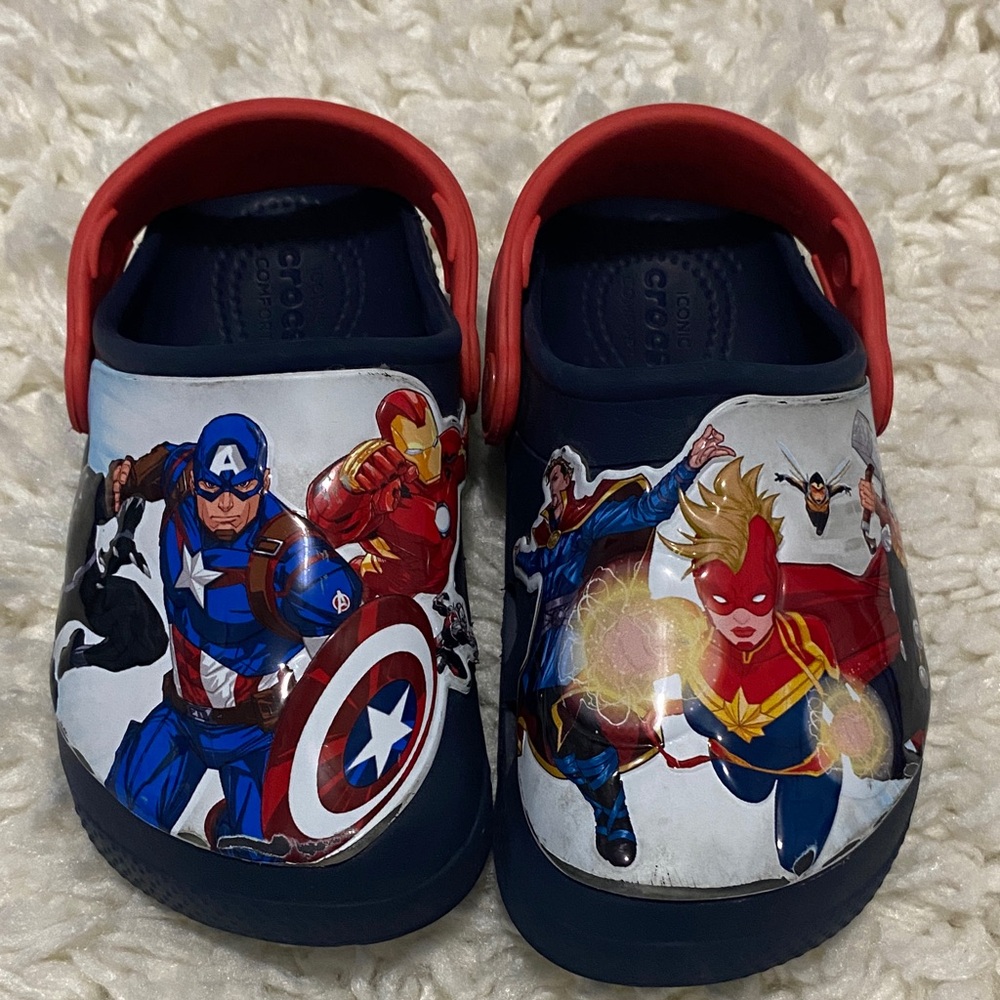 Crocs Marvel Avengers superhero boys size 11 crocs iconic comfort shoes ¥ - Picture 3 of 16